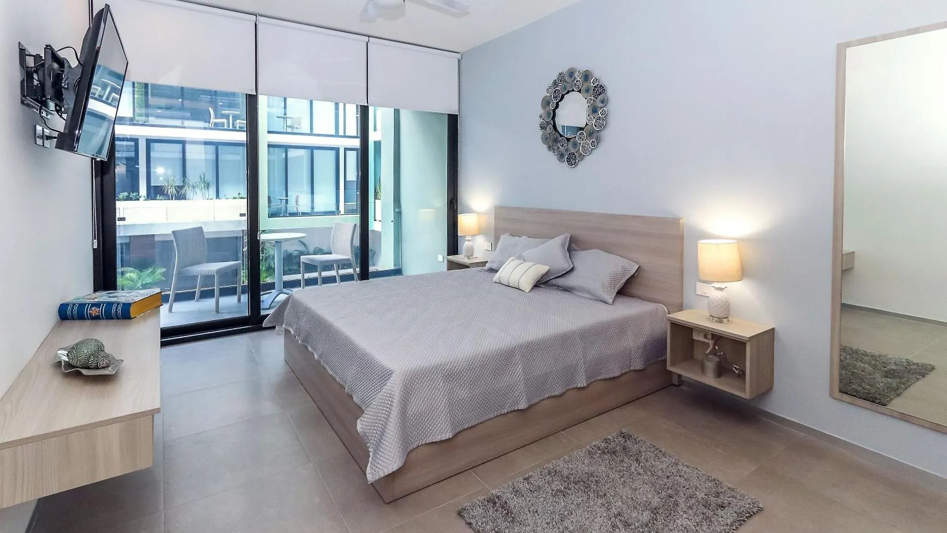 Luxury 1 Bedroom Condo - 2 Pools & Gym - At The City Condos - Descanso 신데 델 카르멘 0*,  멕시코